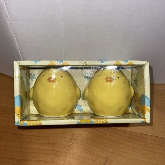 Animal Kingdom Limited Edition Salt And Pepper Shaker Set Baby Chicks - Picture 1 of 2